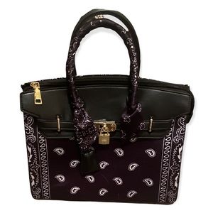 Super cute black bandanna purse perfect for a night out!